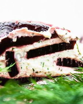 Свекольный ролл с творогом