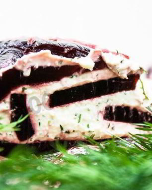 Свекольный ролл с творогом