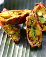 Яичный ролл с авокадо и зеленью