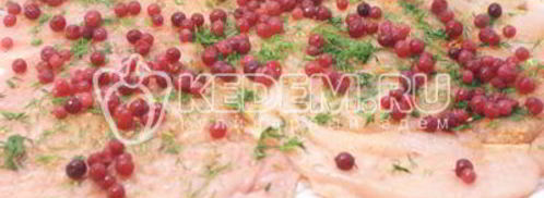 куриный рулет с укропом и брусникой. Шаг 4