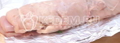 куриный рулет с укропом и брусникой. Шаг 5