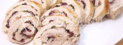 куриный рулет с укропом и брусникой. Шаг 7