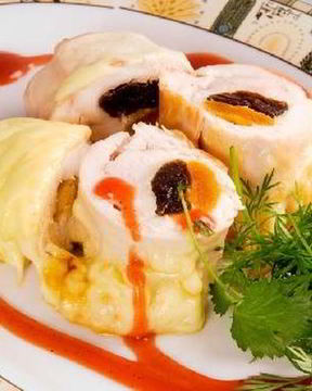 Куриные рулетики с курагой