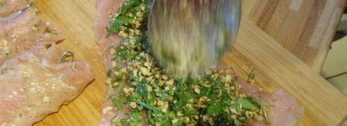 куриные рулеты под манговым соусом с брусками поленты. Шаг 4