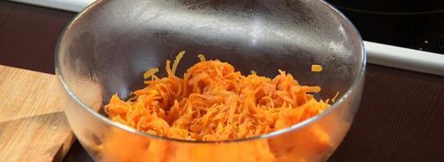 морковный рулет с морковным киселем. Шаг 2