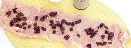 мясной рулет с вяленой клюквой. Шаг 7