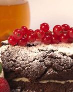 Рулет Баунти и чай с фруктами