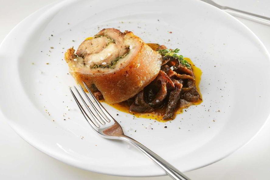 Рецепт рулета из свиной брюшины со скоблянкой из кукумарии