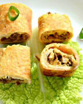 Рулет из цесарки с грибами и сыром