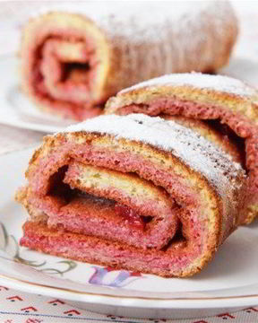 Рулет с йогуртово-малиновой начинкой