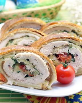 Рулет с курицей и помидорами