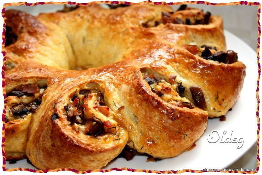 Рецепт рулета-цветка с грибами, ветчиной и сыром