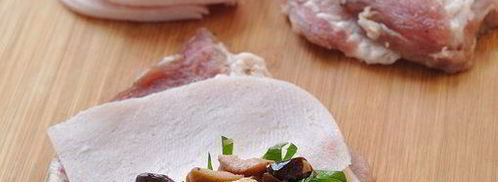 рулетики из свинины с оливками, зеленью и чесноком. Шаг 5