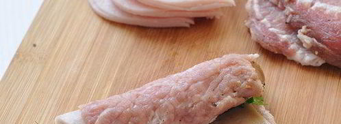 рулетики из свинины с оливками, зеленью и чесноком. Шаг 6