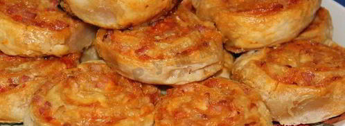 рулетики слоеные с сыром и беконом. Шаг 4