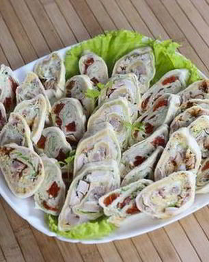 Рулеты с семгой, сыром и красным перцем