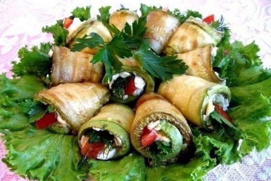 Рецепт закусочных рулетиков из кабачков с сыром