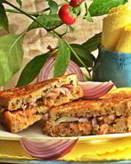 Горячий сэндвич с лососем