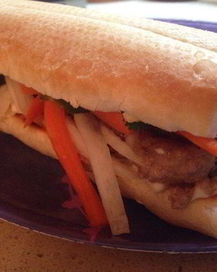 Сэндвич Бан ми с тефтелями