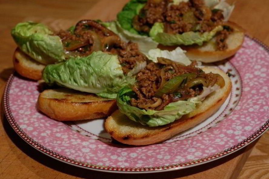 Рецепт сэндвич с говядиной, грибами и сельдереем