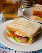 Сэндвич с курицей и беконом