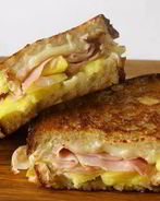 Сэндвич с ветчиной и ананасами