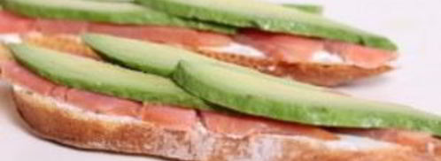 сэндвич со слабосоленой семгой и авокадо. Шаг 4