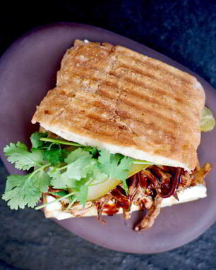 Сэндвич со свининой барбекю