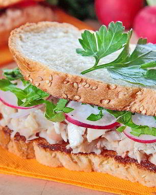 Сэндвичи с курицей, редисом и фасолью