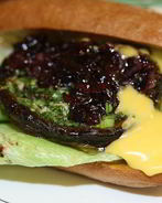 Сэндвичи с портобелло, шалотом и чесночным майонезом