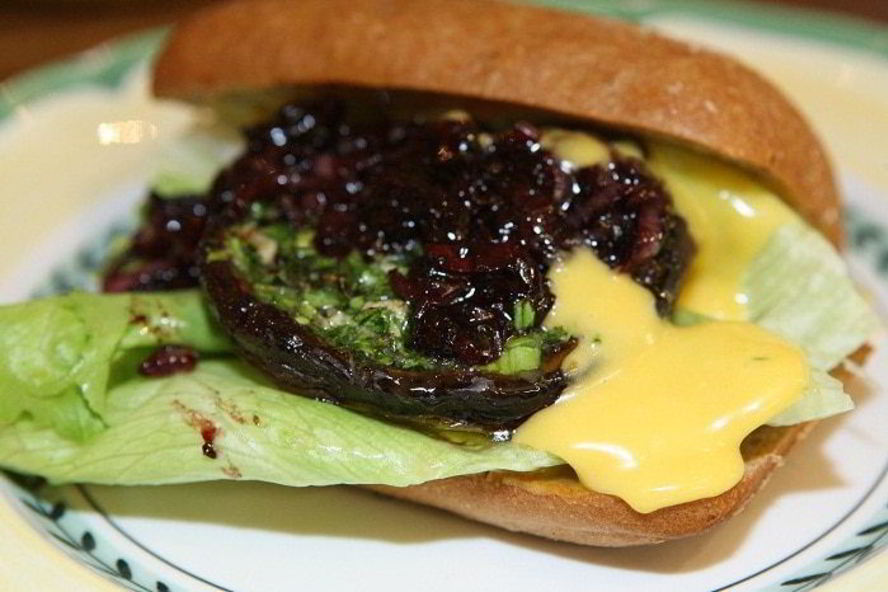 Рецепт сэндвичей с портобелло, шалотом и чесночным майонезом