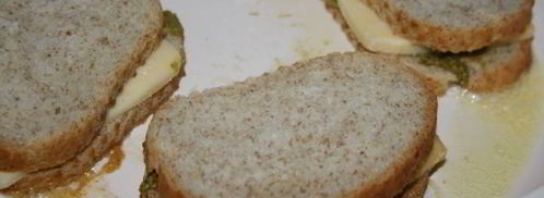 сэндвичи с сыром и соусом песто. Шаг 4