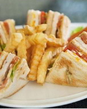 Сытный клубный сэндвич