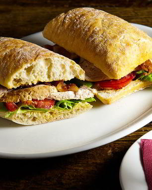 Теплый сэндвич с куриной грудкой