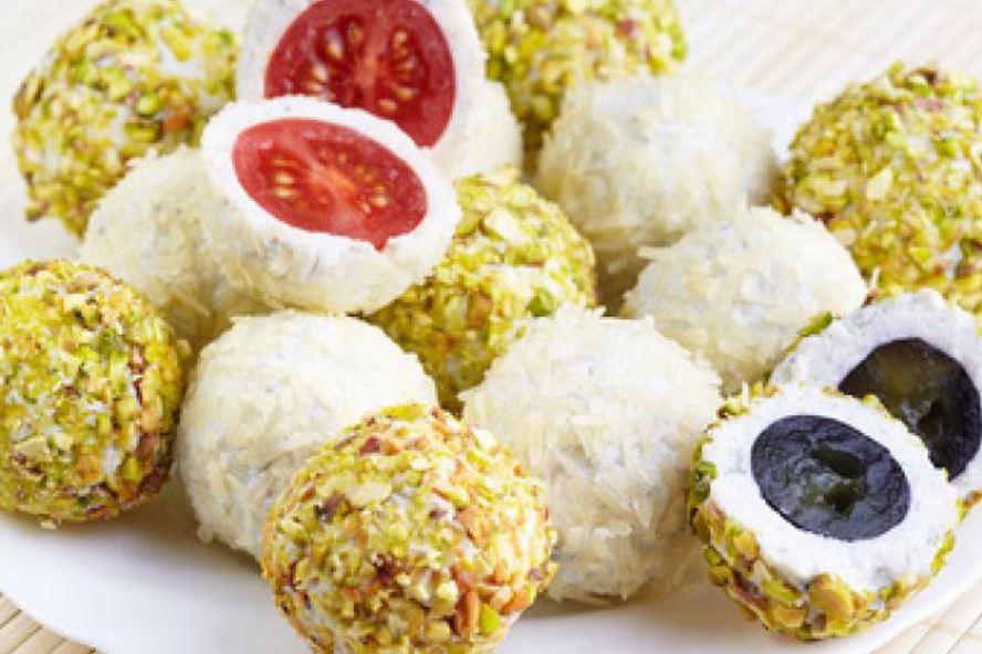 Рецепт сырных шариков с фисташками и виноградома