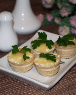 Тарталетки с икрой и сливочным сыром