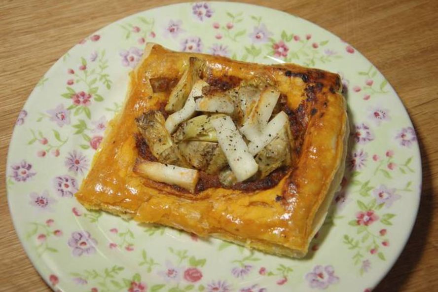 Рецепт тарталетки с козьим сыром, артишоками и соусом песто