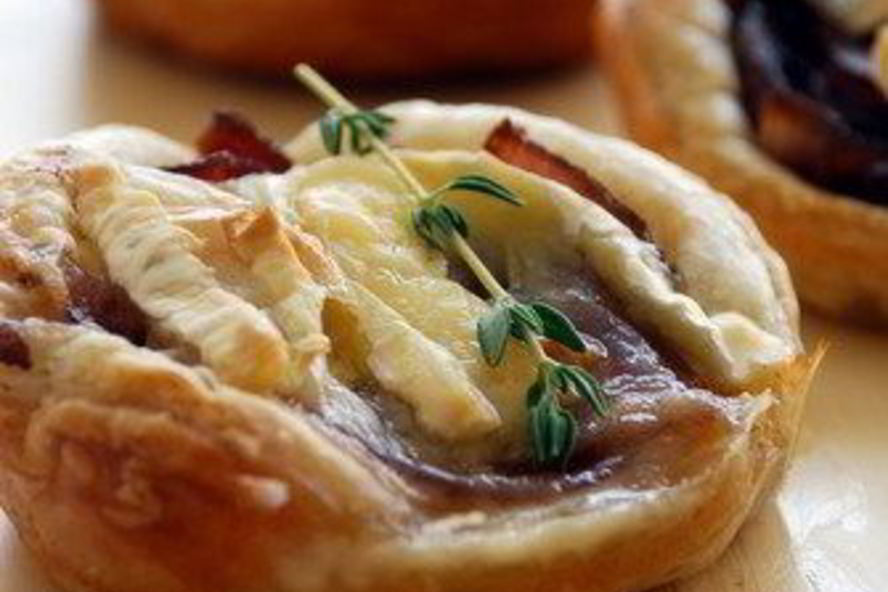 Рецепт тарталеток с красным луком и сыром