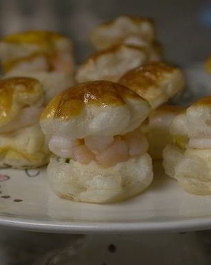 Тарталетки с креветками и соусом бешамель