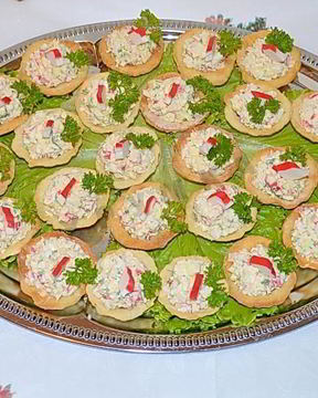 Тарталетки с начинкой из крабовых палочек