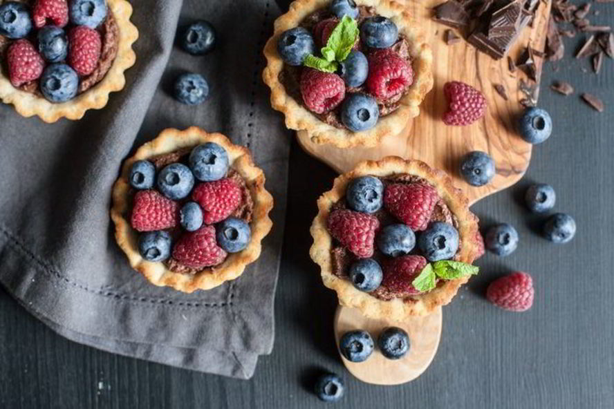 Рецепт тарталеток с шоколадным кремом и ягодами