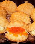 Тарталетки с сырной начинкой и икрой