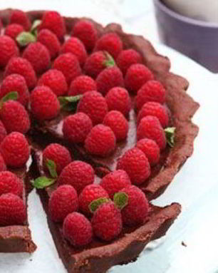 Шоколадный тарт с малиной