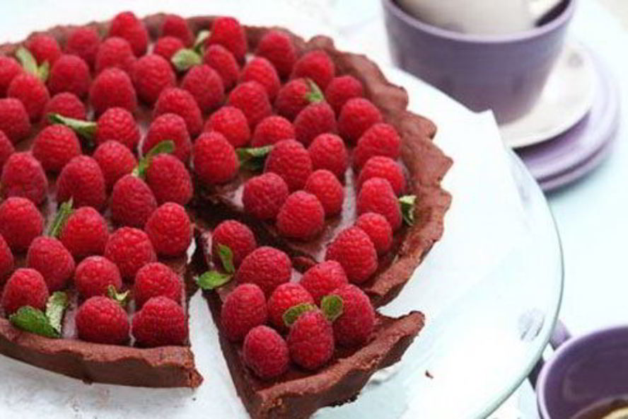 Рецепт шоколадного тарта с малиной