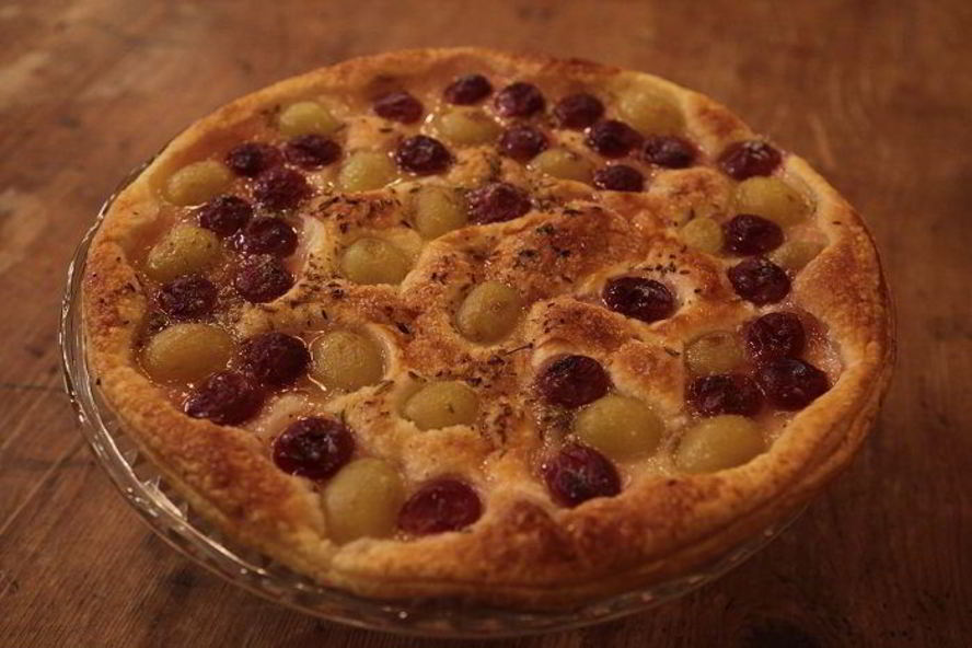 Рецепт тарта иза слоеного тест с сахарныма виноградома