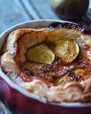 Тарт с инжиром и сыром Камамбер