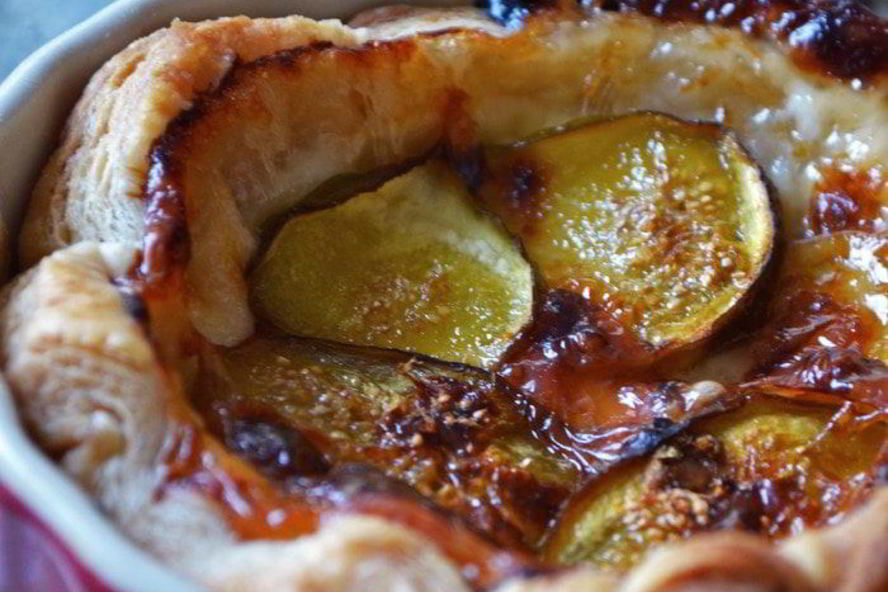 Рецепт тарта с инжиром и сыром камамбер