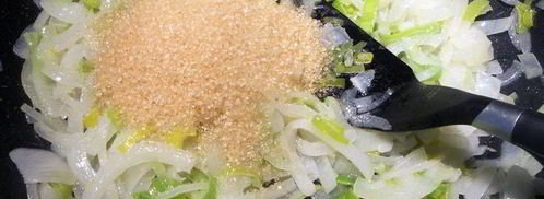 тарт с карамелизованным луком и рикоттой. Шаг 3