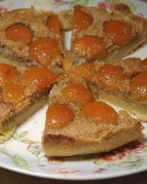 Тарт с консервированными абрикосами