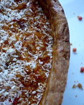 Тарт с красной чечевицей и кокосом